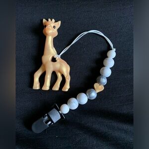 Giraffe teething set brand new